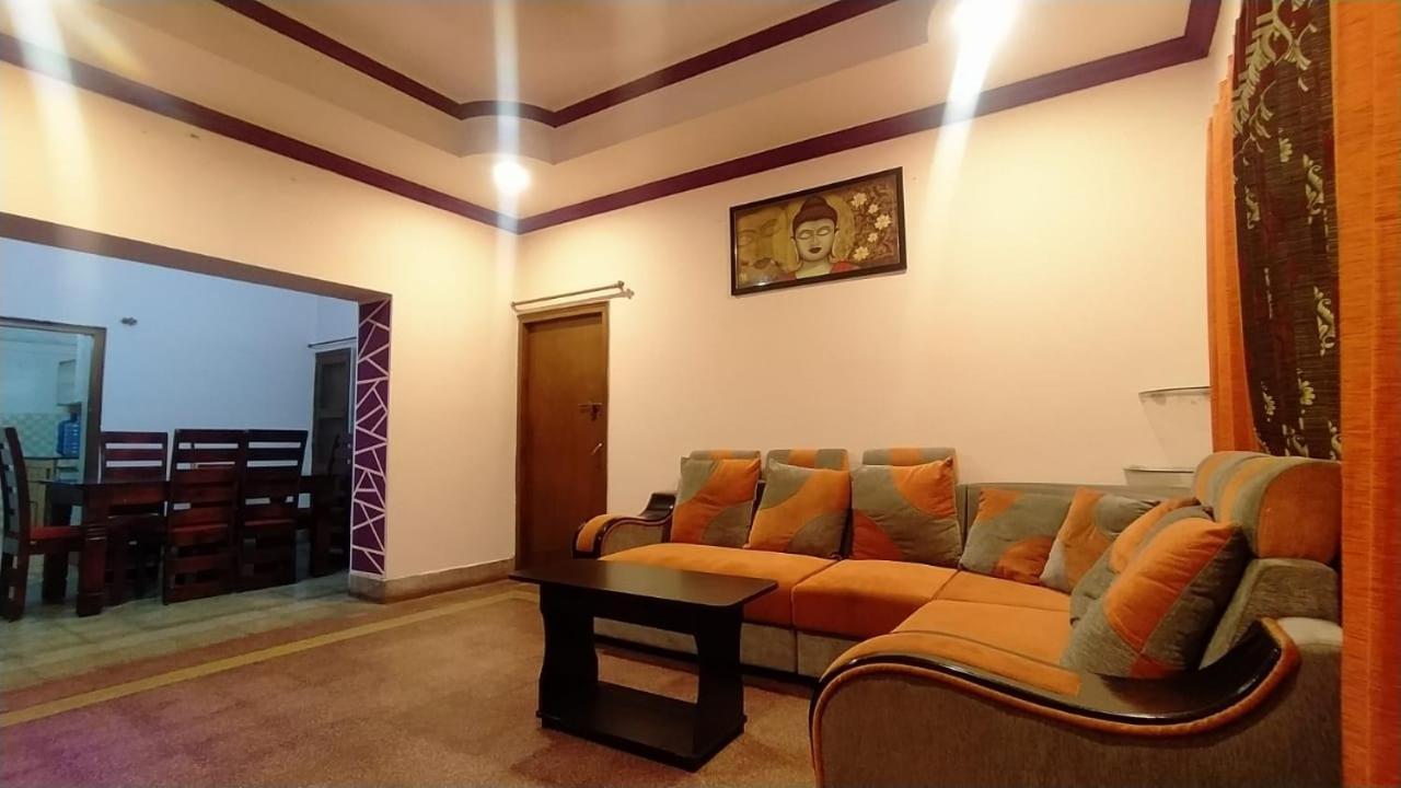 Kushi Homestay Guest House วิสาขปัตนัม ภายนอก รูปภาพ