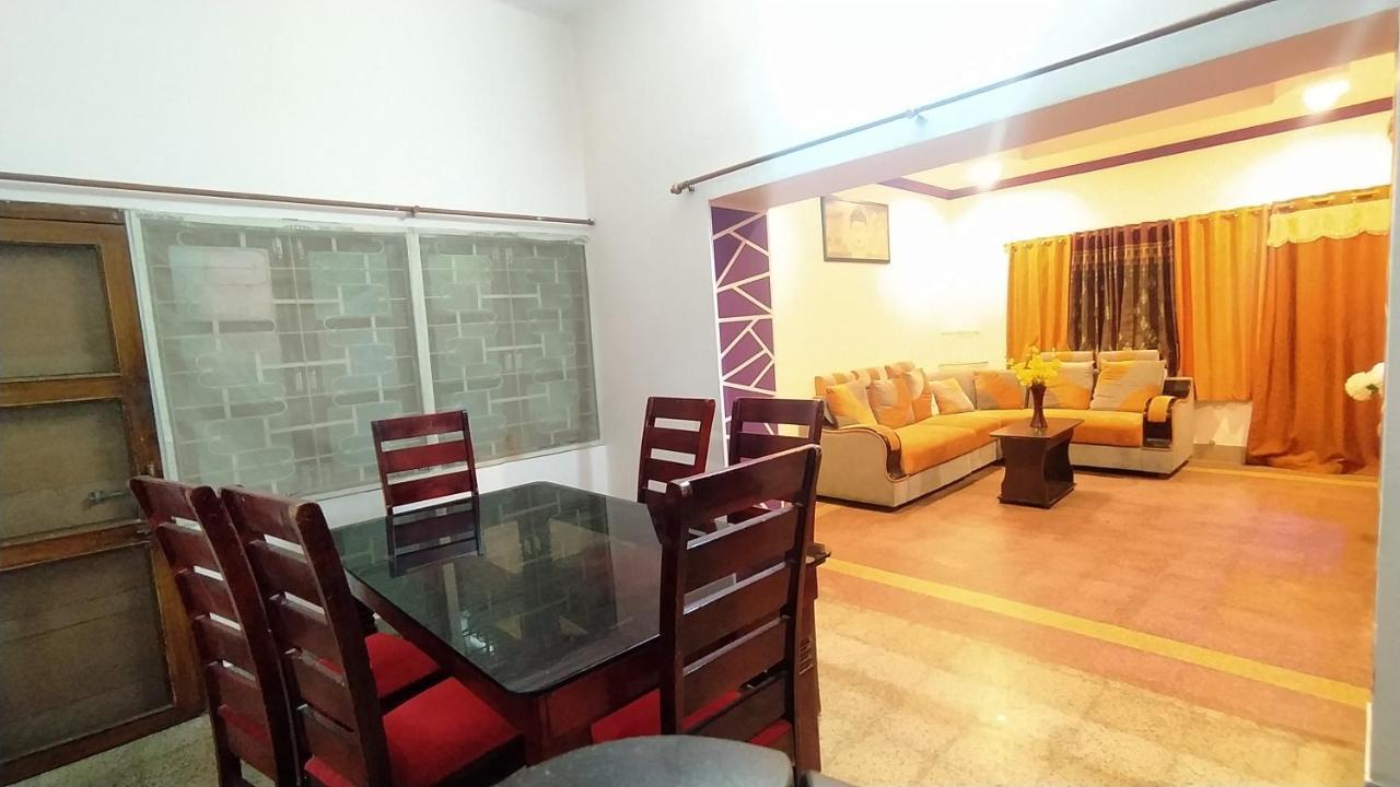 Kushi Homestay Guest House วิสาขปัตนัม ภายนอก รูปภาพ